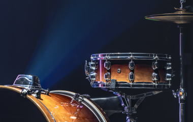 Отримання електронних звуків від акустичних барабанів