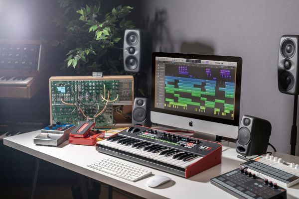 IK MULTIMEDIA UNO SYNTH PRO